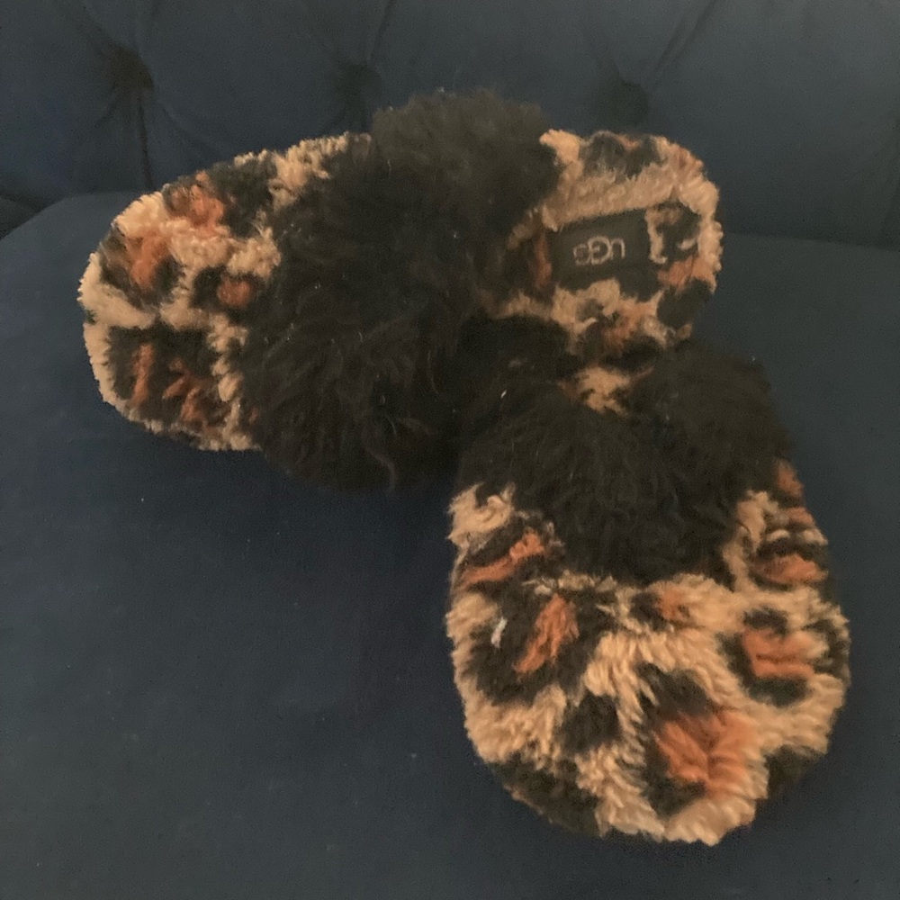 Fuzzy Leopard Print Slippers